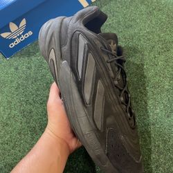 Size 13 - Adidas Ozelia Black Carbon 