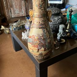 Large Asian vase, believe Japanese