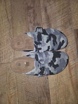 Women's camo mules