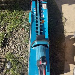 Makita XGT 40V max Brushless Cordless 24 in. Hedge Trimmer (Tool Only)