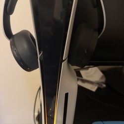PlayStation 5 Slim + Controllers + Headsets + Monitor 