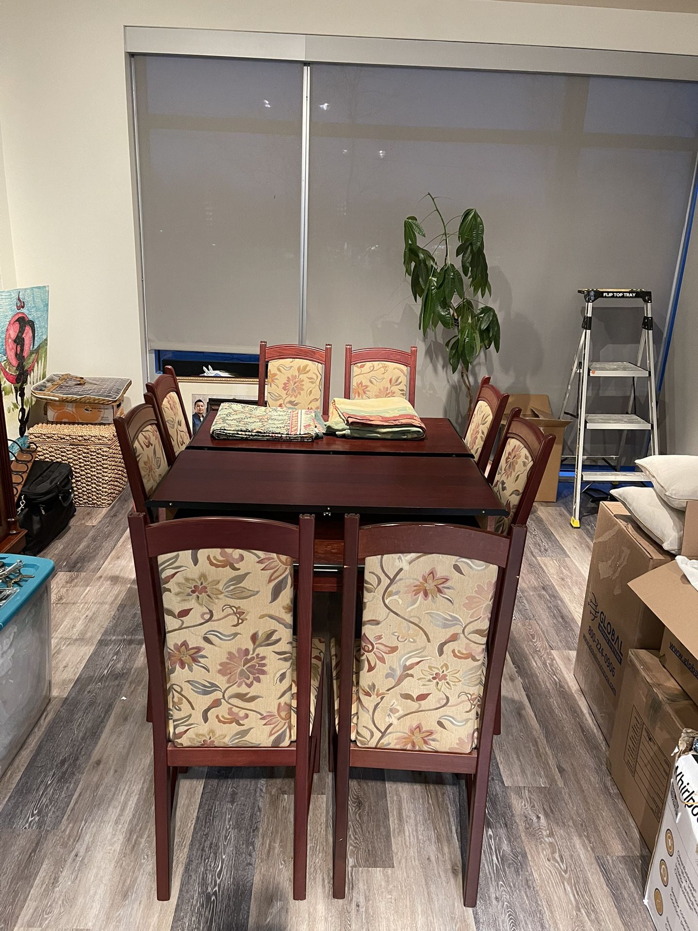 8 Chairs dining table 