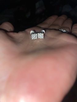 18k white gold Diamond cluster earrings