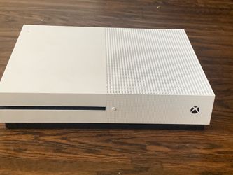 Xbox One S Bundle | 2 Controllers | Games