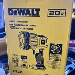 DEWALT 20V MAX LED Work Light, Handheld Spotlight with 508 Yard Distance, Pivoting Head, 1500 Lumens