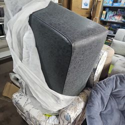 Middle Piece, Couch/Sectional