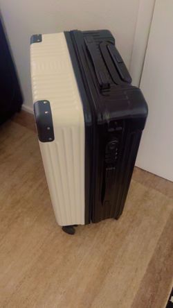 Two-Tone Hard Shell Spinner Luggage