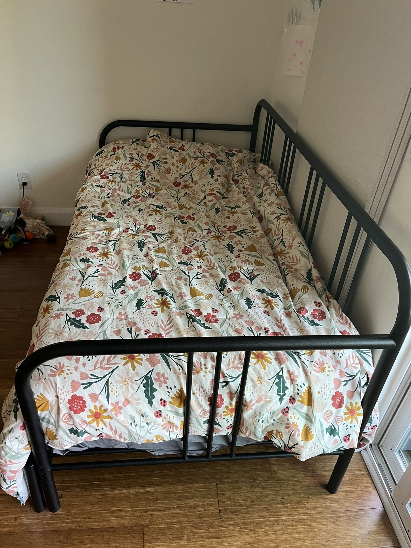 Twin Bed And Mattress