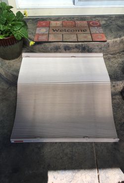 Top down bottom up blind have two the same size