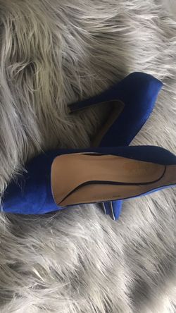 Royal blue pointed pumps with platform