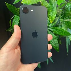 iPhone 16e - Unlocked - 128GB