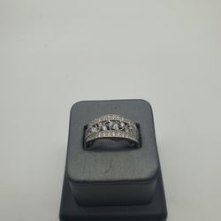 10KT WHITE GOLD LADIES RING