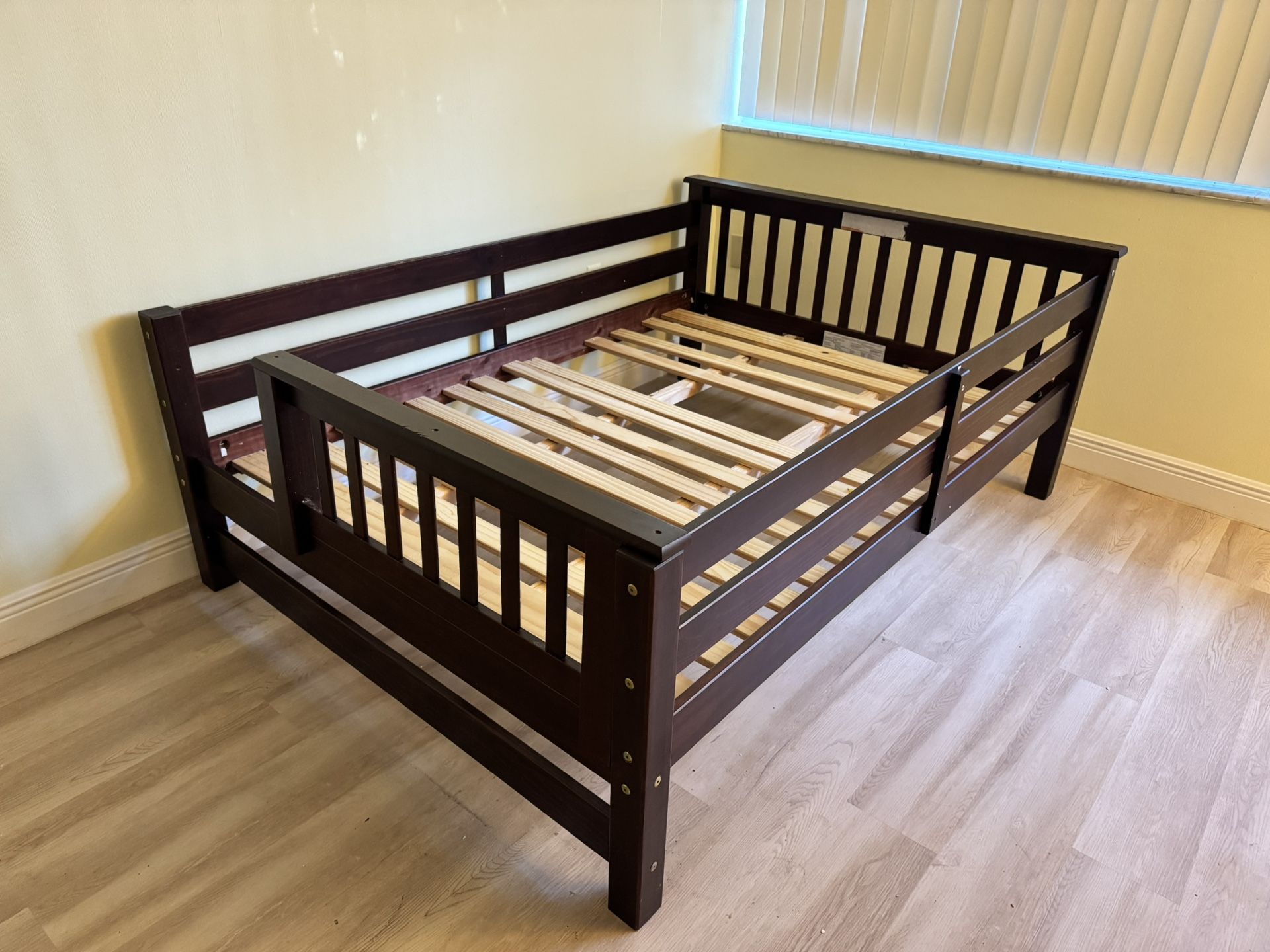 Upper bunk bed solid wood