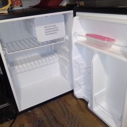 Whirlpool Portable Mini-Fridge