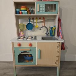 Toy Kitchen, Accessories, and Toy Food