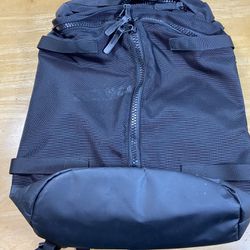 Everyman Hideout Pack Backpack Blackout Laptop Black Bag Zipper Pockets Used