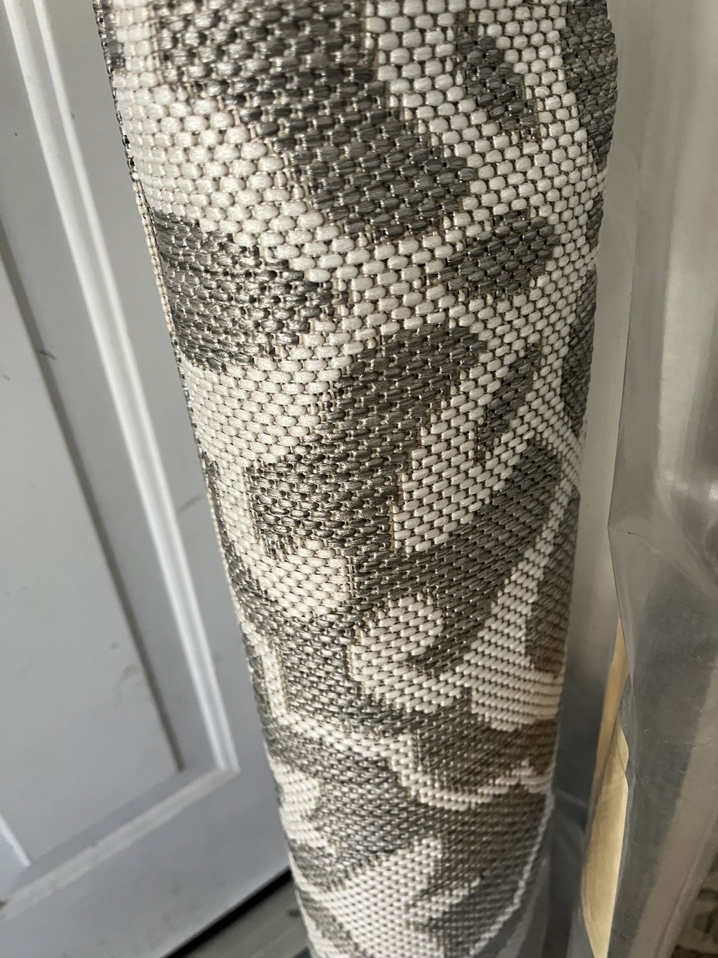 New 8x10 Outdoor Rug