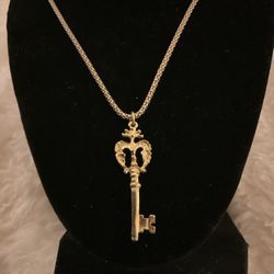 Gold Necklace With Key Pendant 
