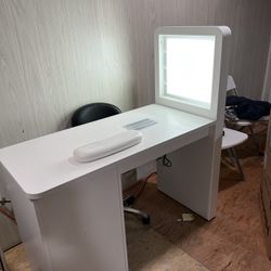 Nail Table New