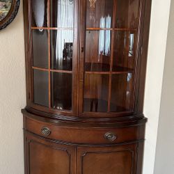 Beautiful Duncan Phyfe Corner China Wood + Glass Cabinet 