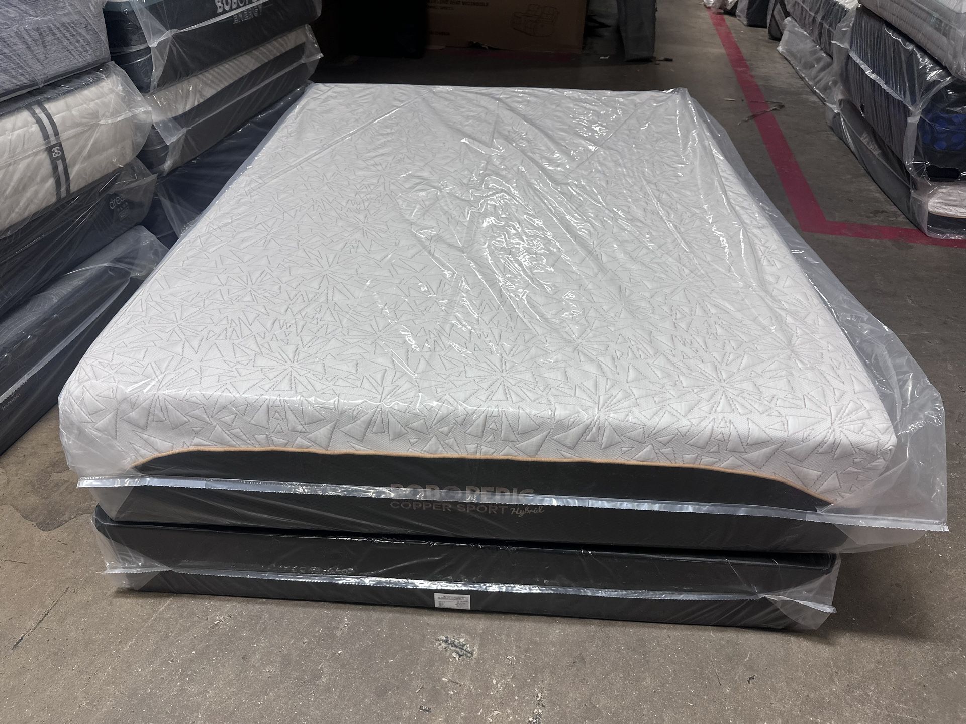 Bob Pedic. Mattes / Box Queen Size.