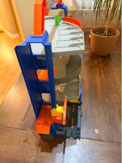 Hot wheel ramp toy