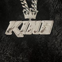 King Pendant & Chain (trades welcome)