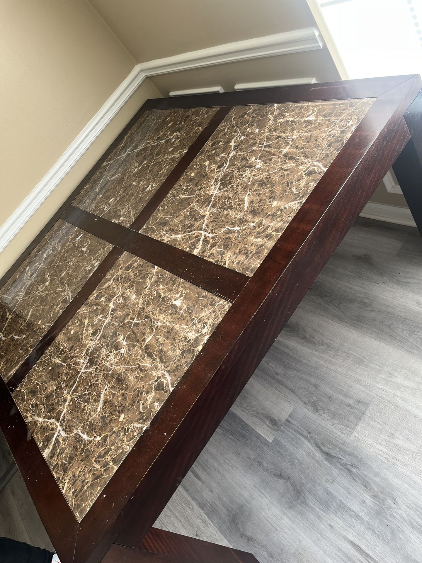 Glass top Dining Room Table With 4 Brown Leather Chairs 