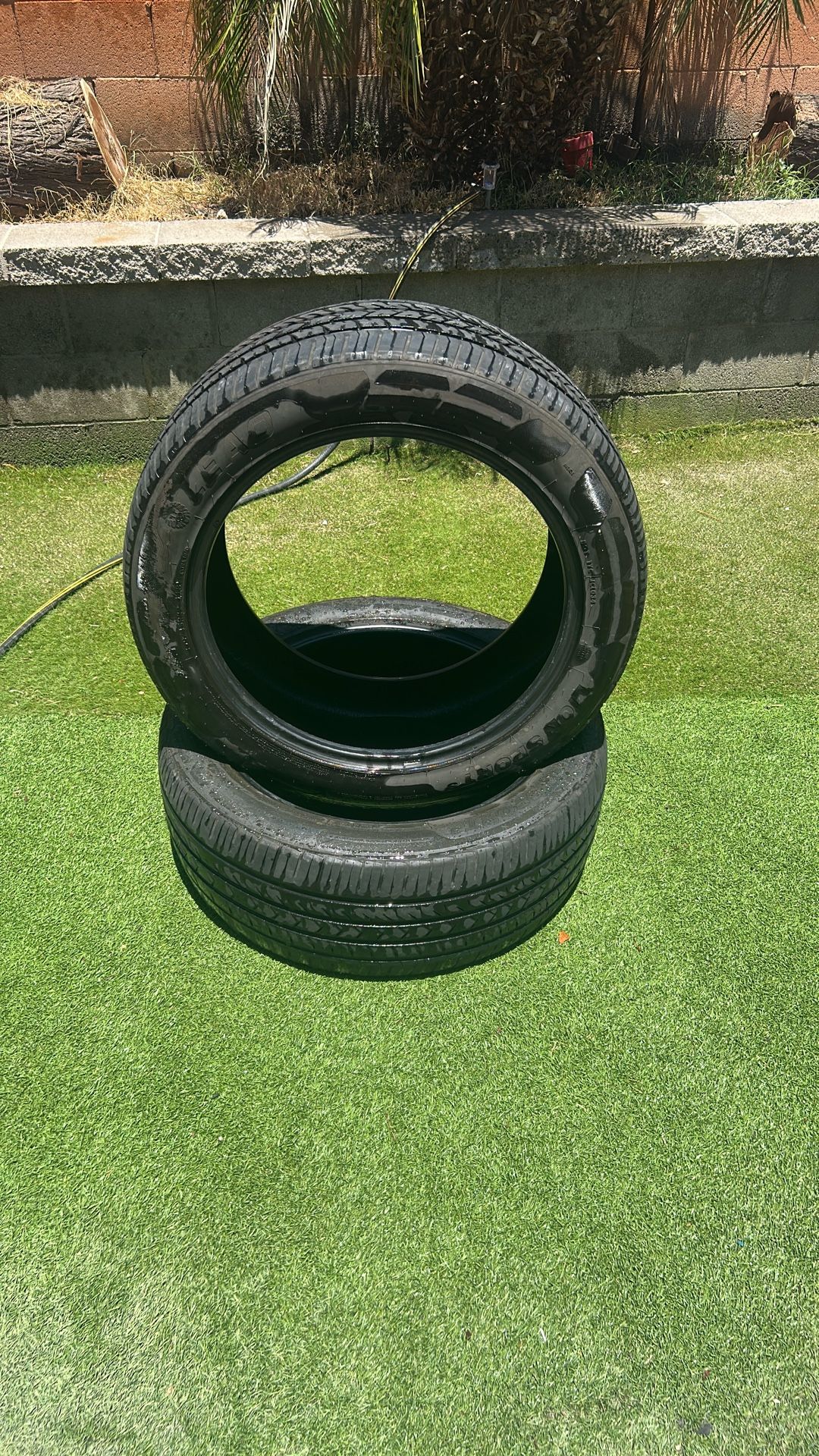 2 Tires 305/45 R22 —— 2 Llantas 305/45R22