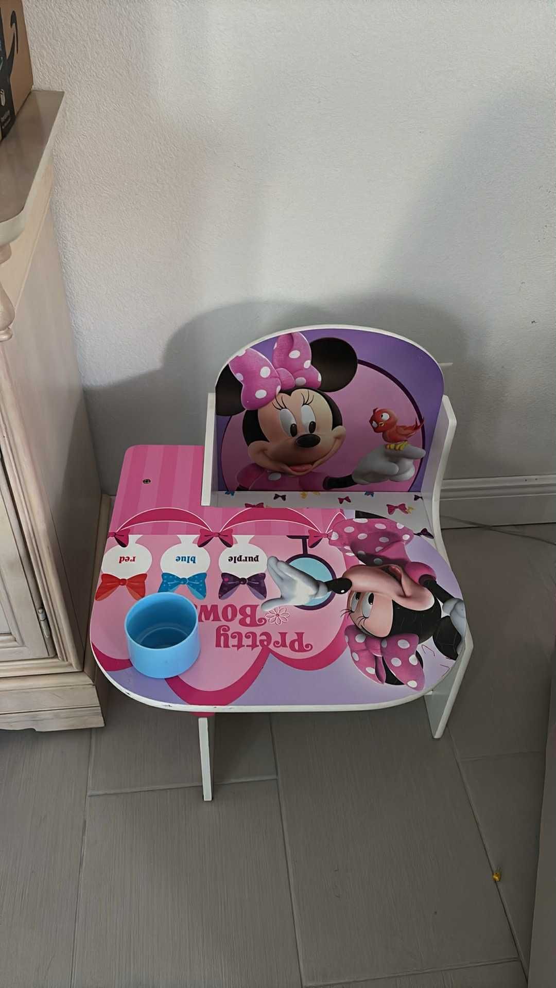 Disney Minnie Mouse Chair Desk , Drop-down Cup Holder ,seat Height Of Chair 10.5”