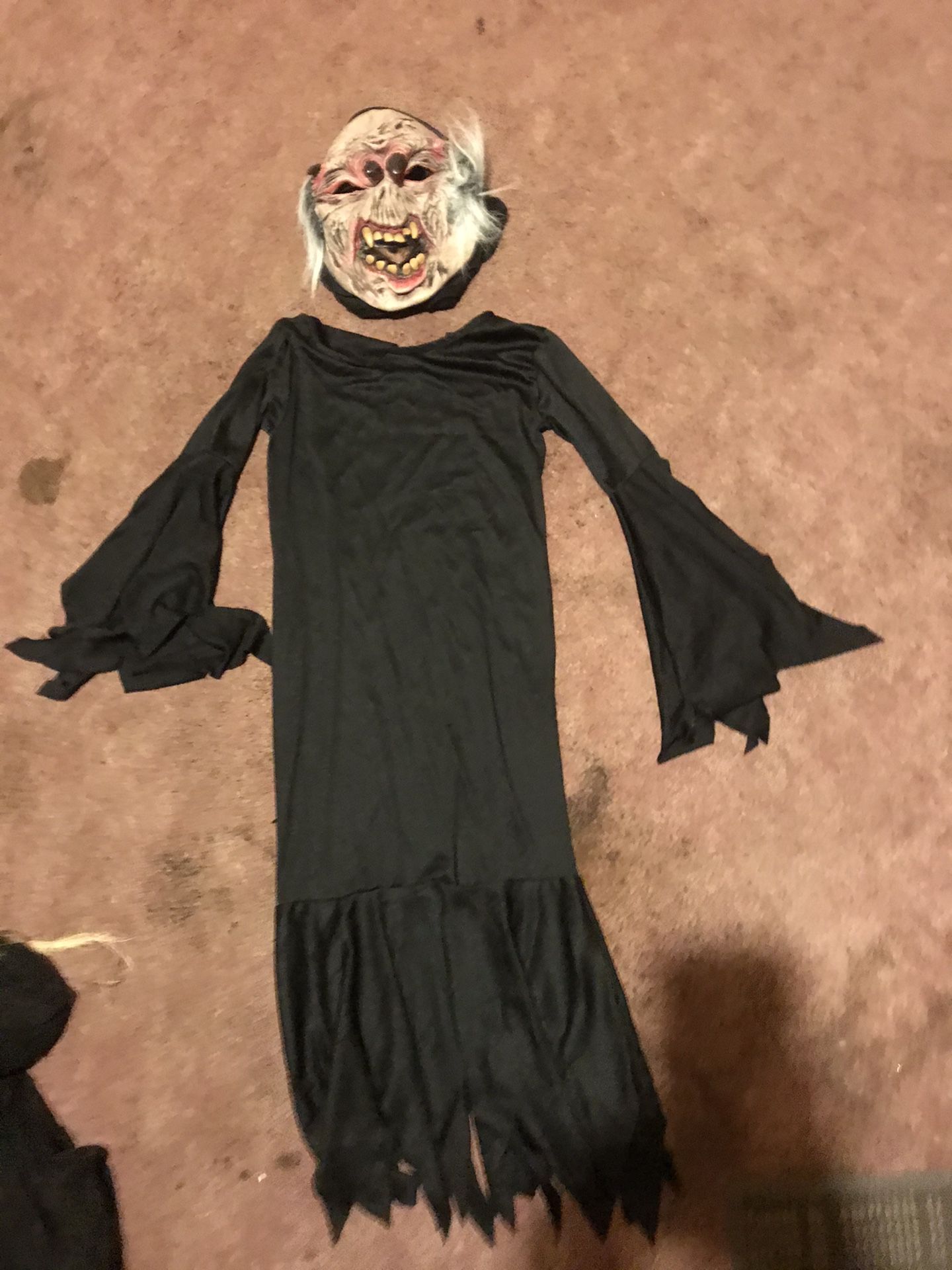 Kids costume with mask