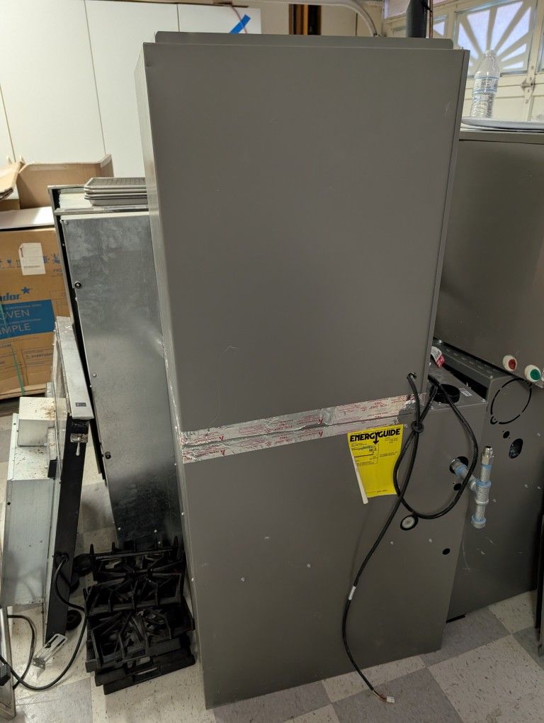 Unused Lennox 4 Ton furnace and coil Model: ML 196uh090xe48c