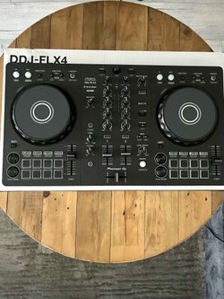 Pioneer DJ - DDJ-FLX4 2-deck rekordbox and Serato DJ Controller - Graphite