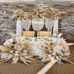 seven couple Refresh Your Celebration with Impressive Wedding Decor!