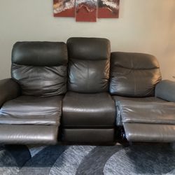 Leather Couch. Excellent Condition. Charcoal Gray. Recliner For Someone who Needs A Great Couch.