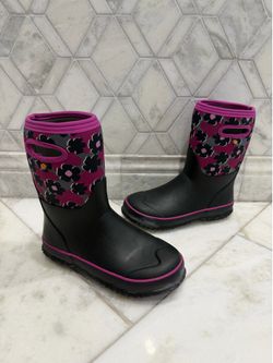 NWOT Size 6 Youth Bogs Classic Petal Floral Waterproof Insulated Rain Boots