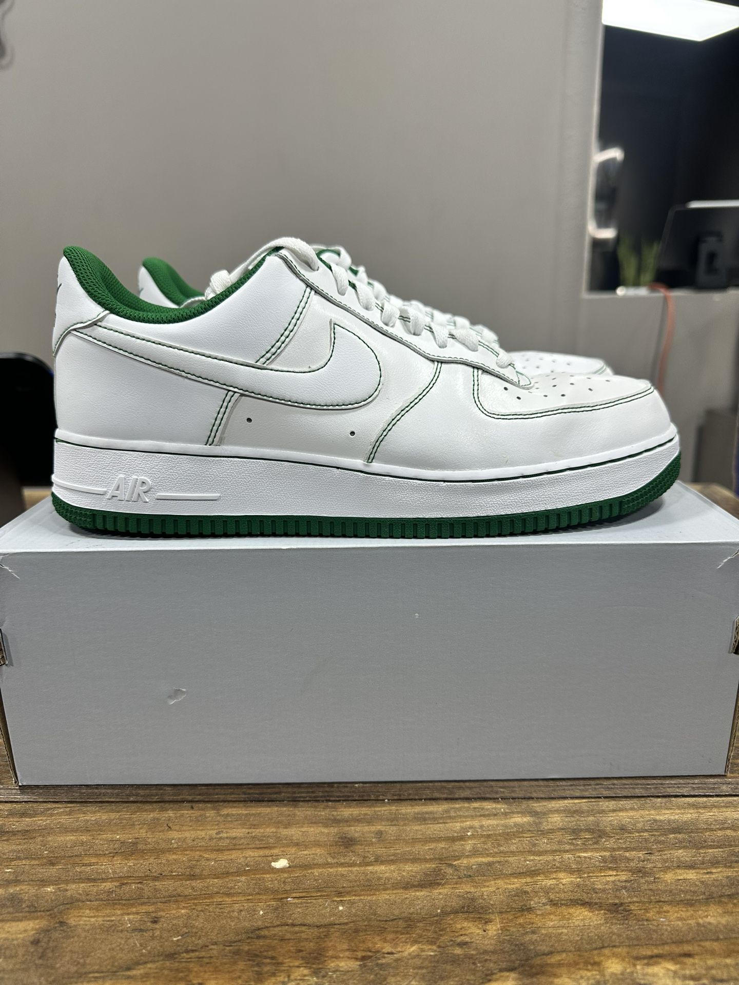Nike Air Force Low White Pine Green Size (Pre Owned)