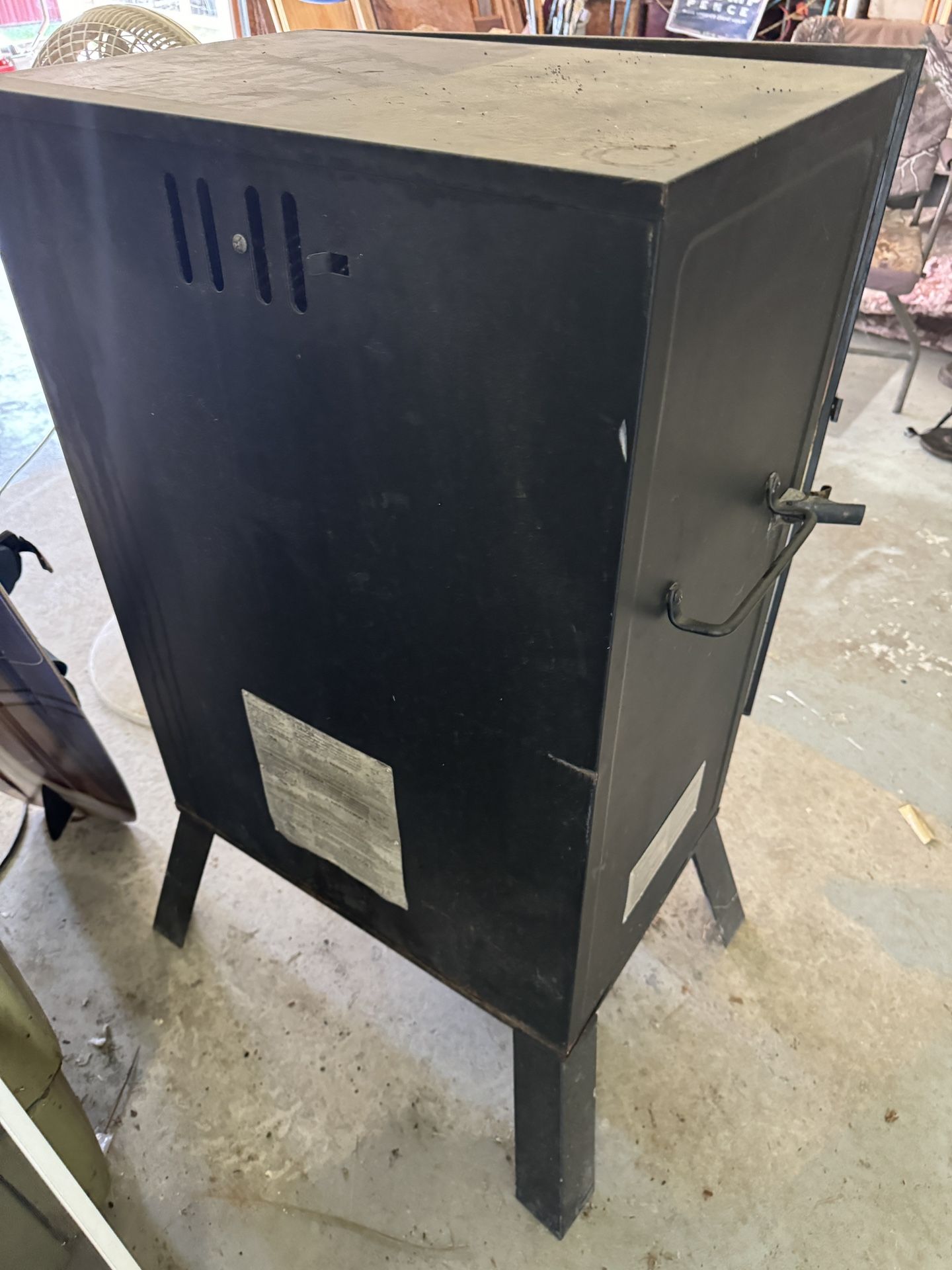 Gas smoker