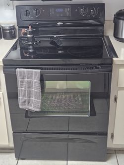 Microwave Samsung 1.9 cu ft y Estufa Eléctrica Whirpool