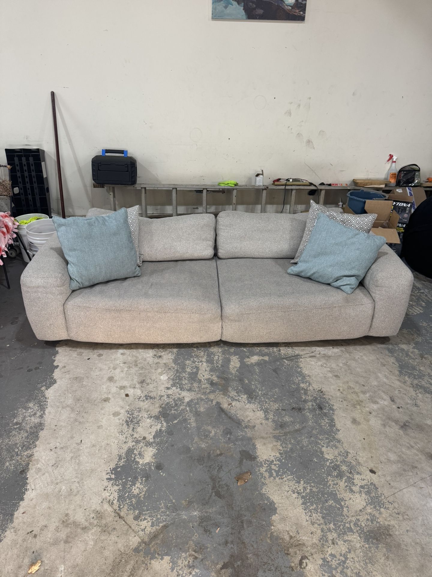Lulu & Georgia Couch
