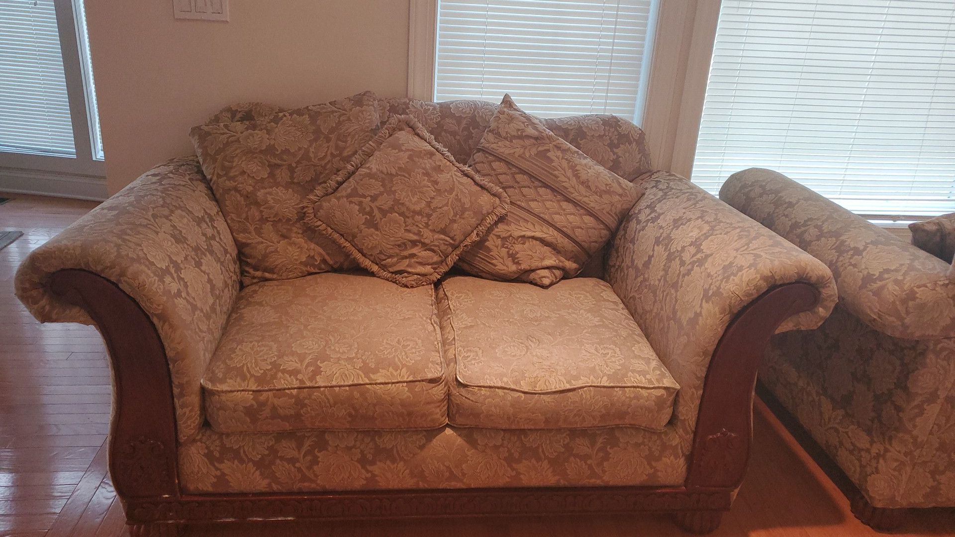 Selling this sofa its 2 piece