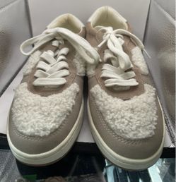 Size: Women 9M/ Mens 7.5M These are the Madewell Court Sneakers: Sherpa Edition