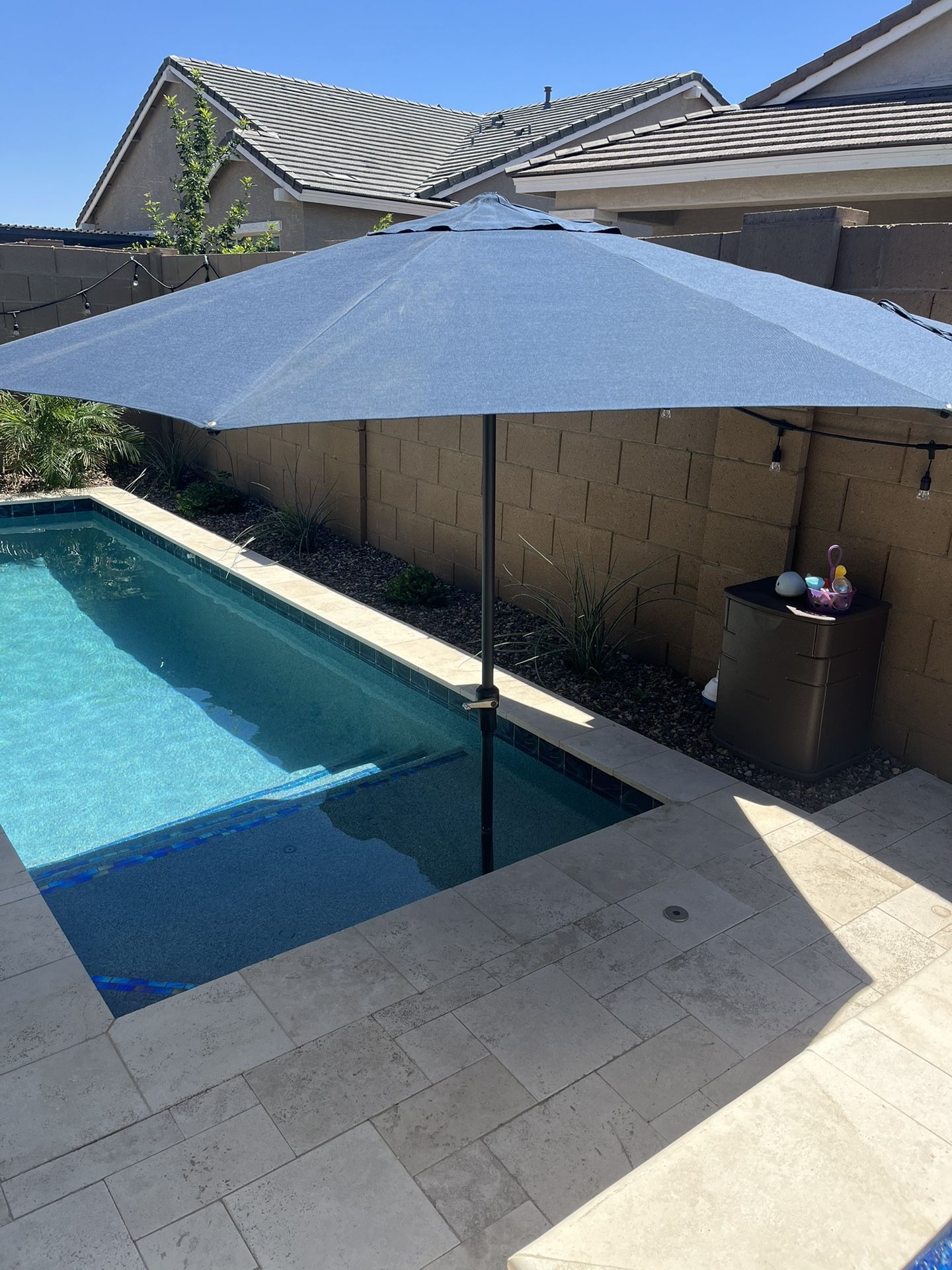 Pool umbrella