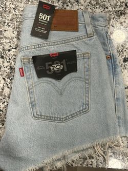 BRAND NEW LEVIS SZ27