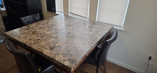 🔥 Granite Dining Table w/ 3 Chairs – Excellent Condition! 🔥
