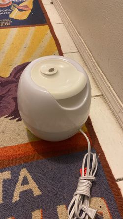 Humidifier By Vicks  Price 5$.  Pick Up  E. 72.  and. Grandview.   E. Tacoma 