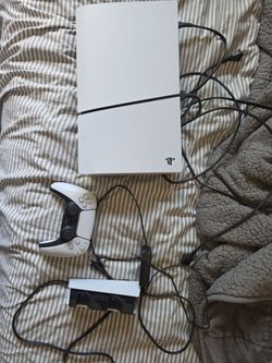 Ps5 slim disk with controller and controller charger