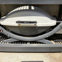 Weber Q1000 Liquid Propane Grill