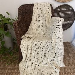Vintage Boho MCM Farmhouse Jungalow Afghan Handmade Knitted Throw Bed Blanket 