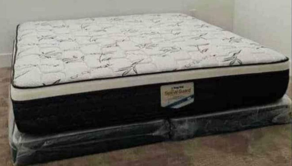Mattress King size Firm Orthopedic + box spring Gift Totally new 🛏🌟🏠